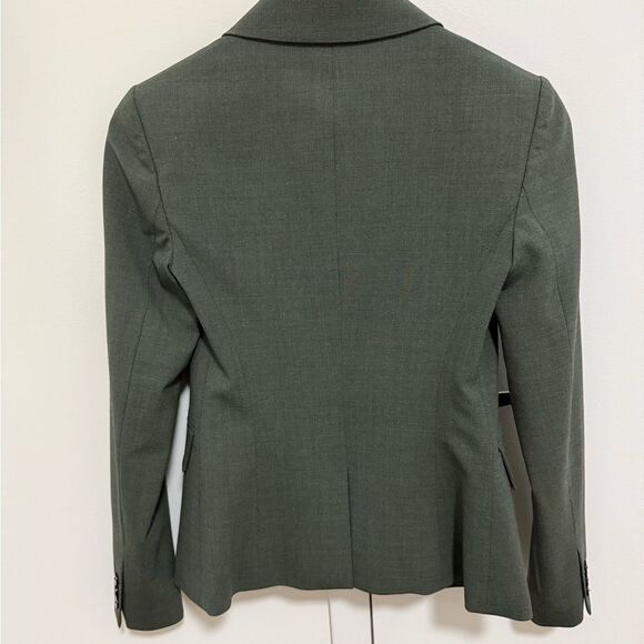 Theory Slim Fit Stretch Wool Woman’s 2 Button Blazer.   Green. Size00. - Picture 2 of 5